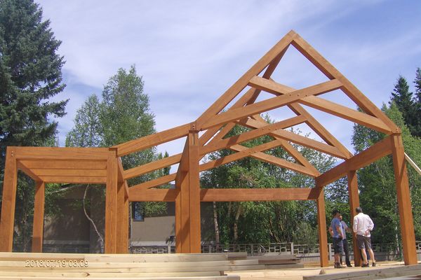 City-Living-Calgary-Alberta-Canadian-timberframes-construction-timber-frame-trusses